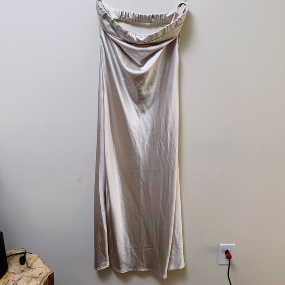 Dresses & Skirts - Strapless Drape Back Dress
